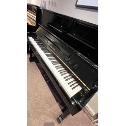 Piano droit d'occasion YAMAHA U100.  piano U1