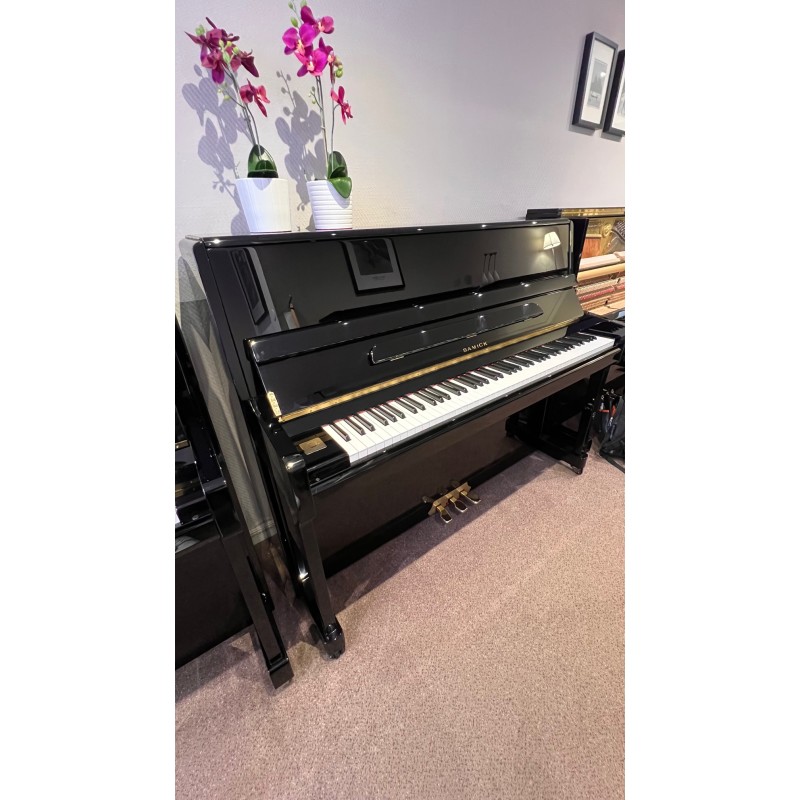 Samick JS-118 noir verni occasion, piano fiable et polyvalent.