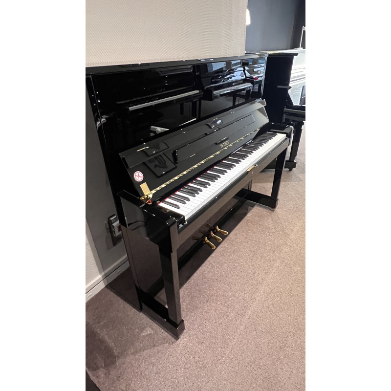 Piano droit d'occasion PETROF P125M1 noir verni