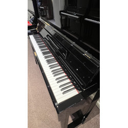 vue latérale du PETROF P125M1 d'occasion à la maison du piano